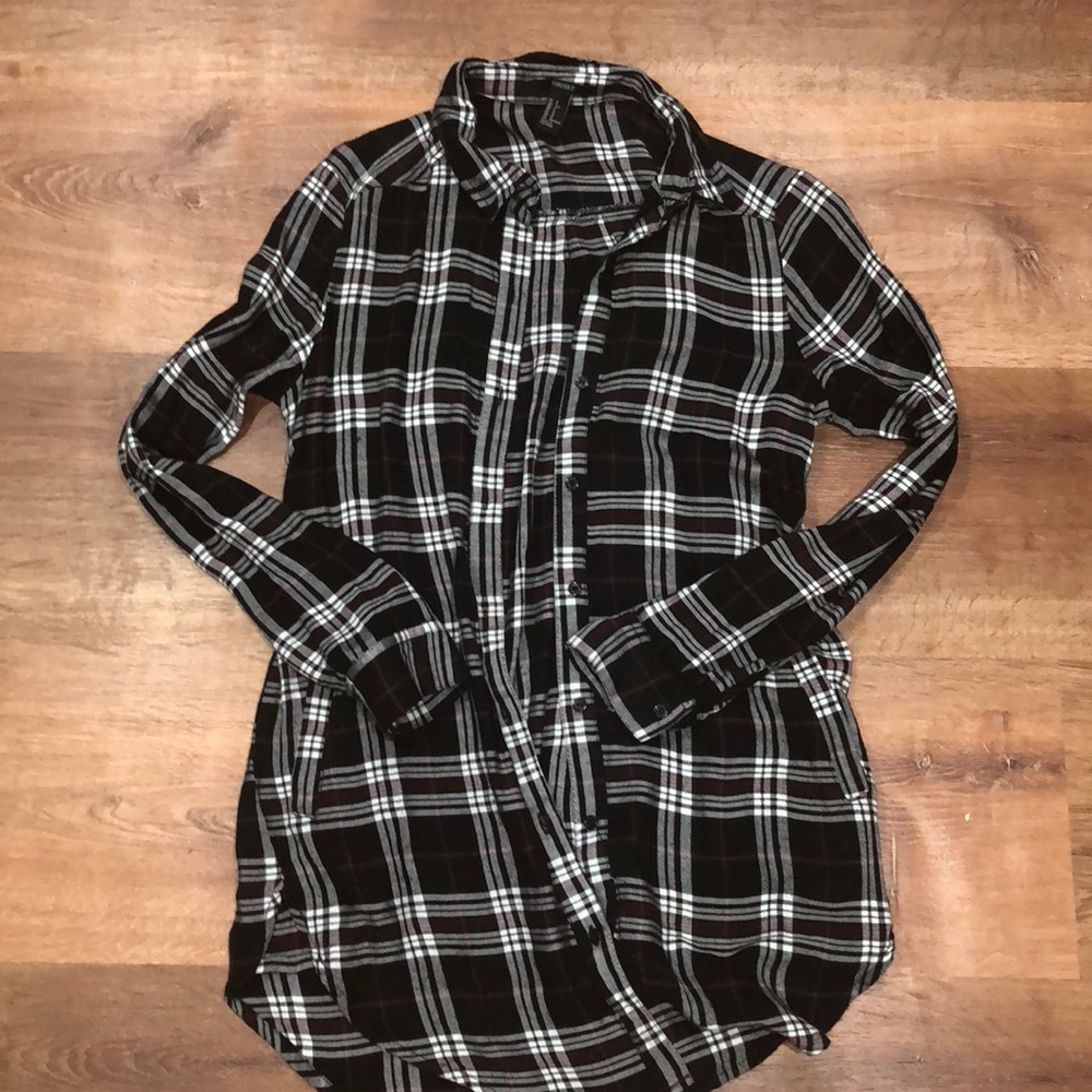 Forever 21 black/white/maroon tunic